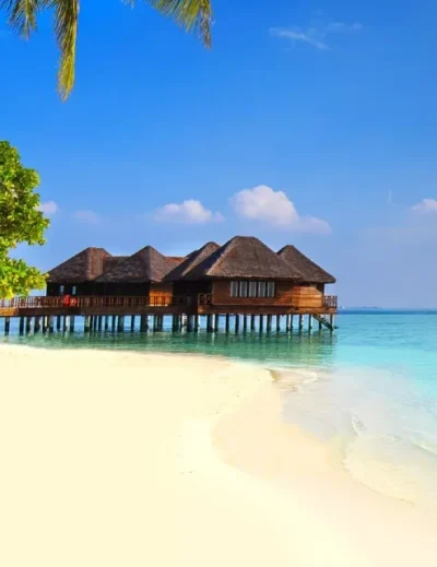 "Overwater bungalows surrounded by turquoise waters and white sandy beaches in the Maldives, a top destination with 2 million tourists welcomed in 2024."